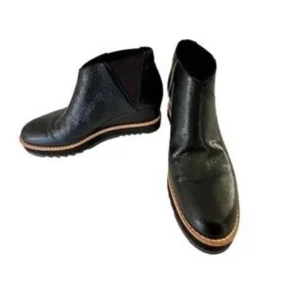 Eileen Fisher Caddy Wedge Bootie in Black Embossed Leather Size 6.5 - Picture 2 of 6